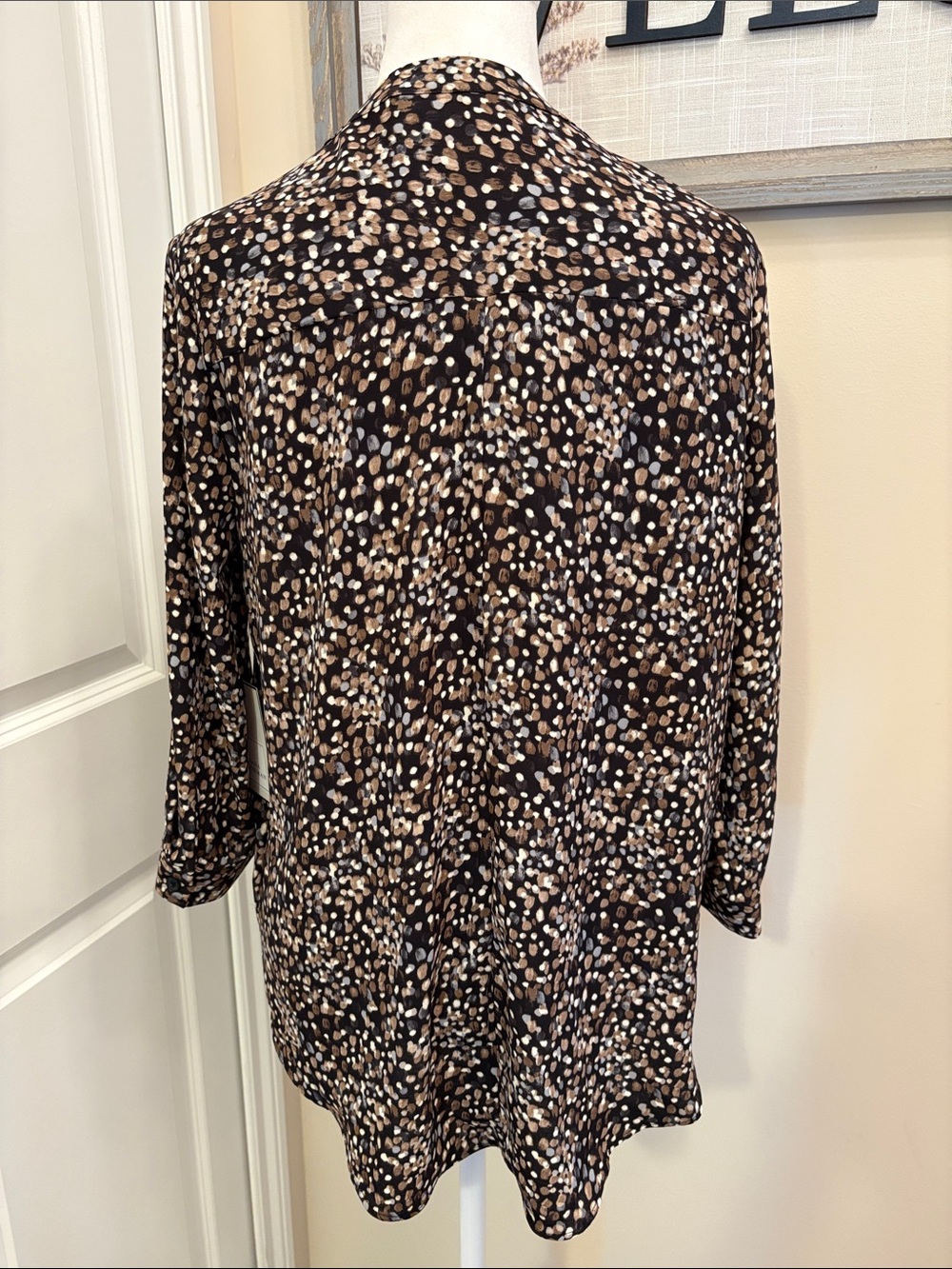 NWT Dana Buchman Split-Neck Blouse with Brown and Cream Dots Medium 3/4 sleeves - Picture 4 of 14